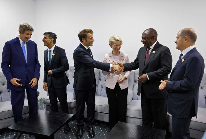 The US President's Special Climate Envoy John Kerry, British Prime Minister Rishi Sunak, French President Emmanuel Macron, European Commission President Ursula von der Leyen, South African President Cyril Ramaphosa and German Chancellor Olaf Scholz in Sharm el-Sheikh, Egypt, for the COP27 climate summit, on November 7, 2022.