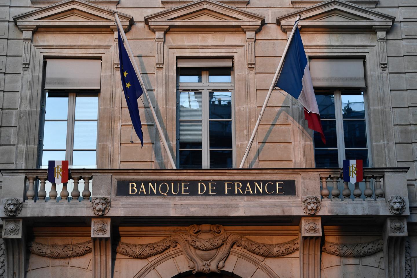French central bank cuts 2025 growth forecast to 0.9%
