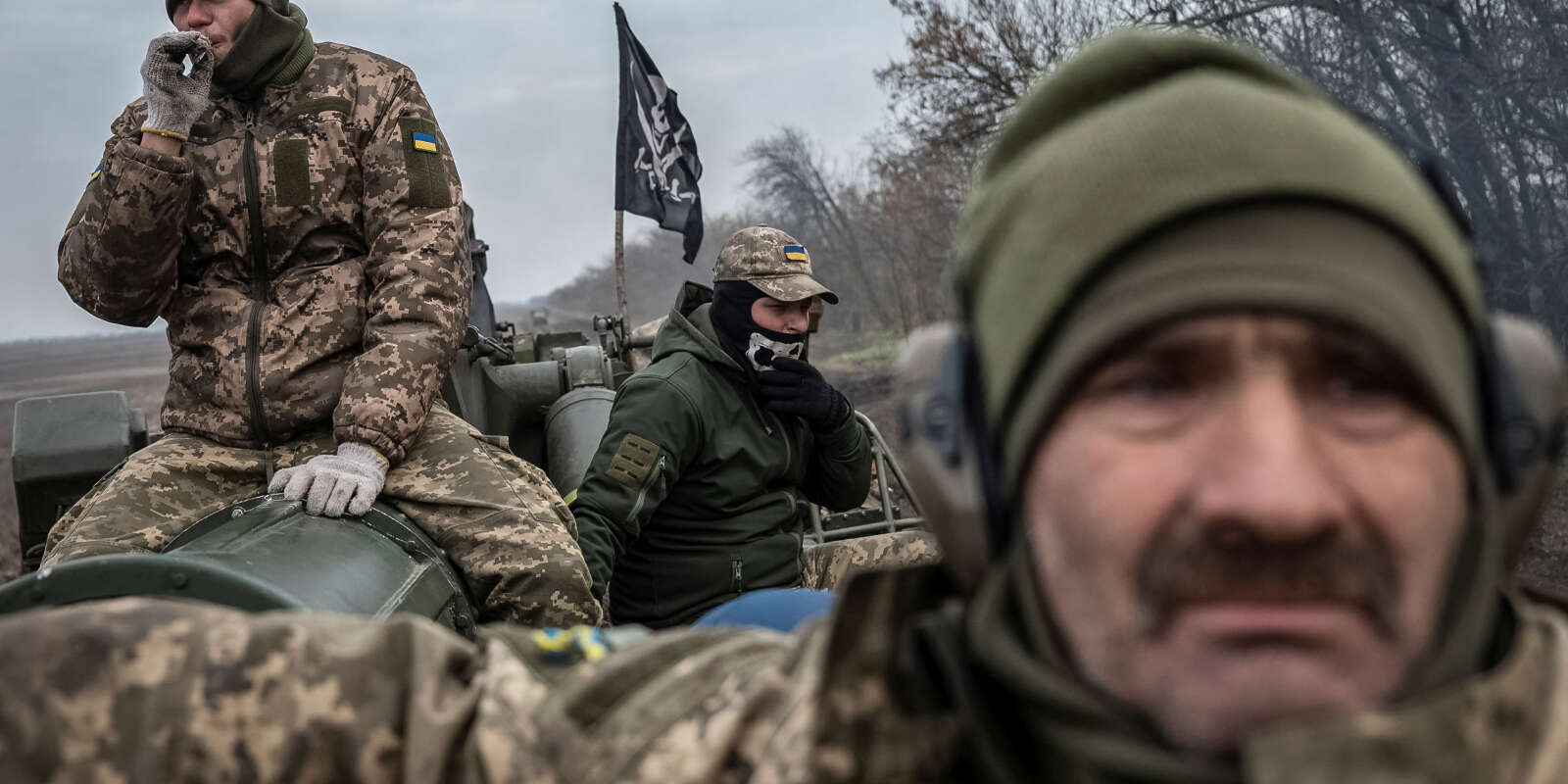 Des soldats ukrainiens près de la ligne de front dans la région de Kherson.