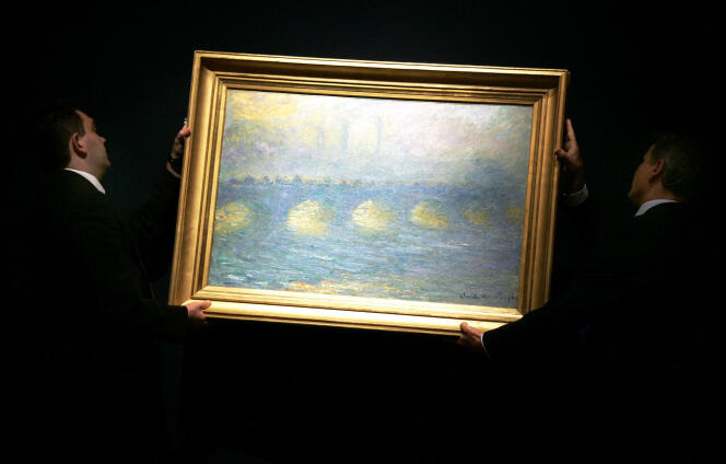 La peinture de Claude Monet « Waterloo Bridge, temps couvert » exposée chez Christie’s à Londres, en juin 2007. La peinture était l’une des pièces de la collection Paul Allen vendue aux enchères, le 9 novembre, à New York. Elle a été adjugée 64,5 millions de dollars.
