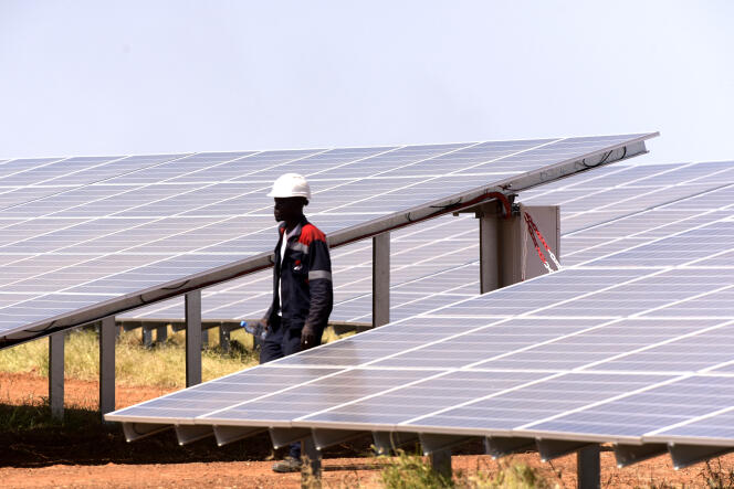 Un campo de paneles solares en Bokhol, Senegal, en 2016.