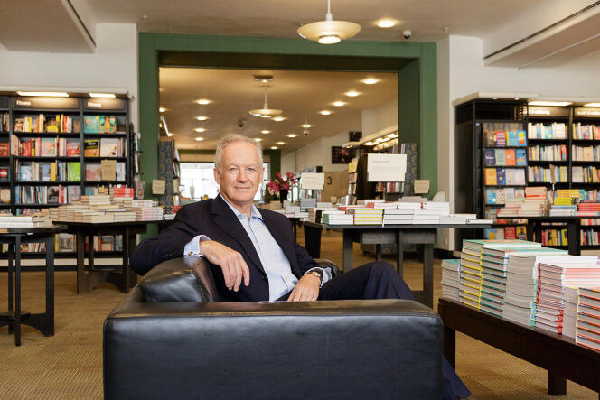 James Daunt, le patron de Barnes & Noble, dans la librairie Waterstones de Piccadilly, à Londres, le 20 septembre 2022.