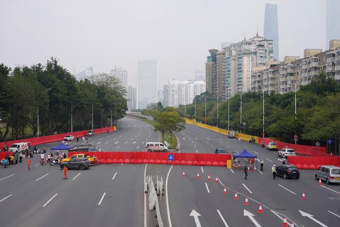 Un puesto de control de seguridad en el distrito Haizhu de Guangzhou el 11 de noviembre de 2022.