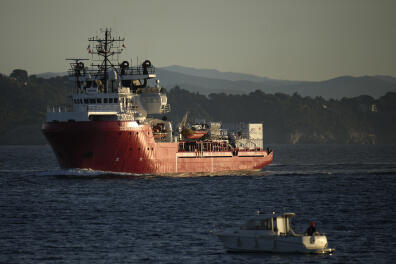 Le navire humanitaire « Ocean Viking » se dirige vers le port de Toulon, le 11 novembre 2022.