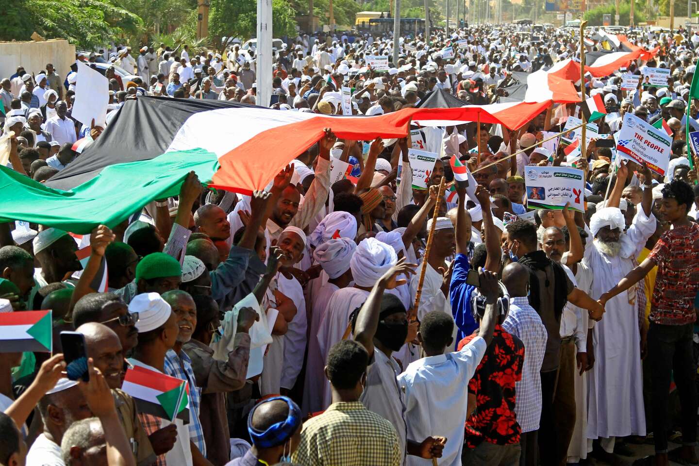 Soudan : des milliers de manifestants défilent contre l’ONU et les « ingérences » internationales
