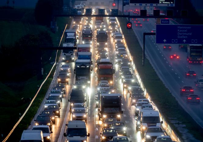 Sur une autoroute de Francfort (Allemagne), le 9 novembre 2022.