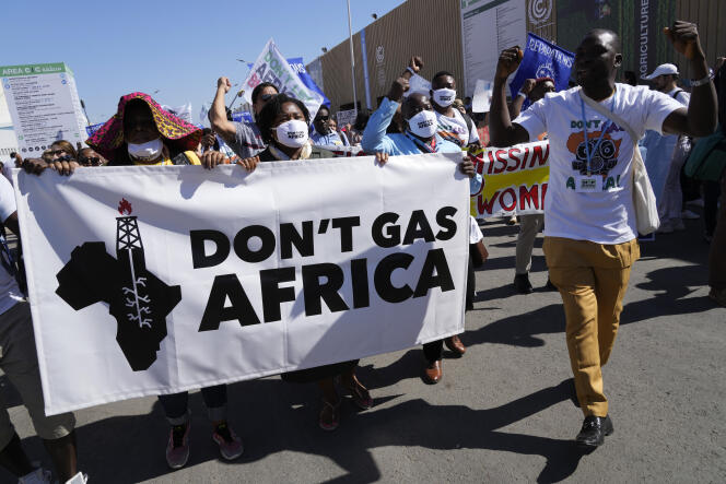 « Ne gazez pas l’Afrique », manifestation au sommet des Nations unies sur le climat -COP27, à  Charm El-Cheikh, en Égypte, le 12 novembre 2022.