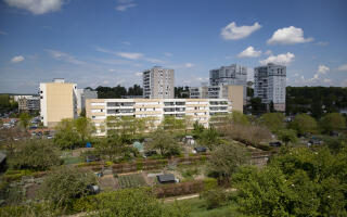 General view of the communal gardens at the Sautour Park next to 'Les Musiciens' apartment buildings, in Les Mureaux, north-western suburbs of Paris, on April 27, 2020, on the 42nd day of a strict lockdown in France to stop the spread of COVID-19 (novel coronavirus). (Photo by Thomas SAMSON / AFP)