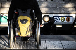 A man sits in his wheelchair on top of the stairs of a metro station in Paris on September 26, 2018 during a demonstration called by the Paralysed Association of France (APF) to demand more accessibility in their daily life and protest against the lack of accessibility for disabled and handicapped people in urban transports. (Photo by Philippe LOPEZ / AFP)