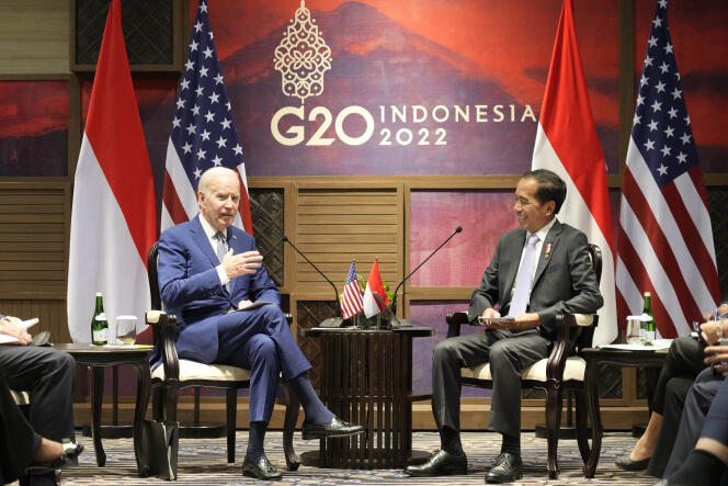 El presidente de los Estados Unidos, Joe Biden, y su homólogo de Indonesia, Joko Widodo, en Bali, el 14 de noviembre de 2022.