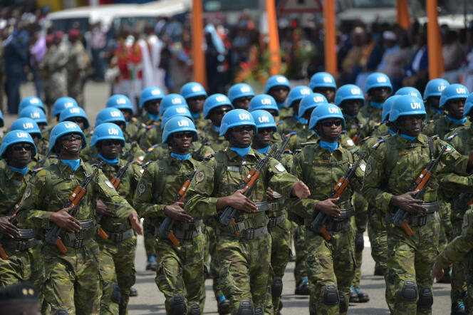 Des casque bleus ivoiriens de la Minusma défilent à Abidjan en août 2019.