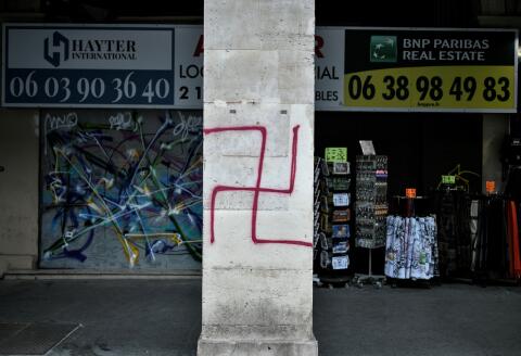 A picture shows a swastika spray painted on a column of the Rivoli street in central Paris on October 11, 2020. (Photo by STEPHANE DE SAKUTIN / AFP)