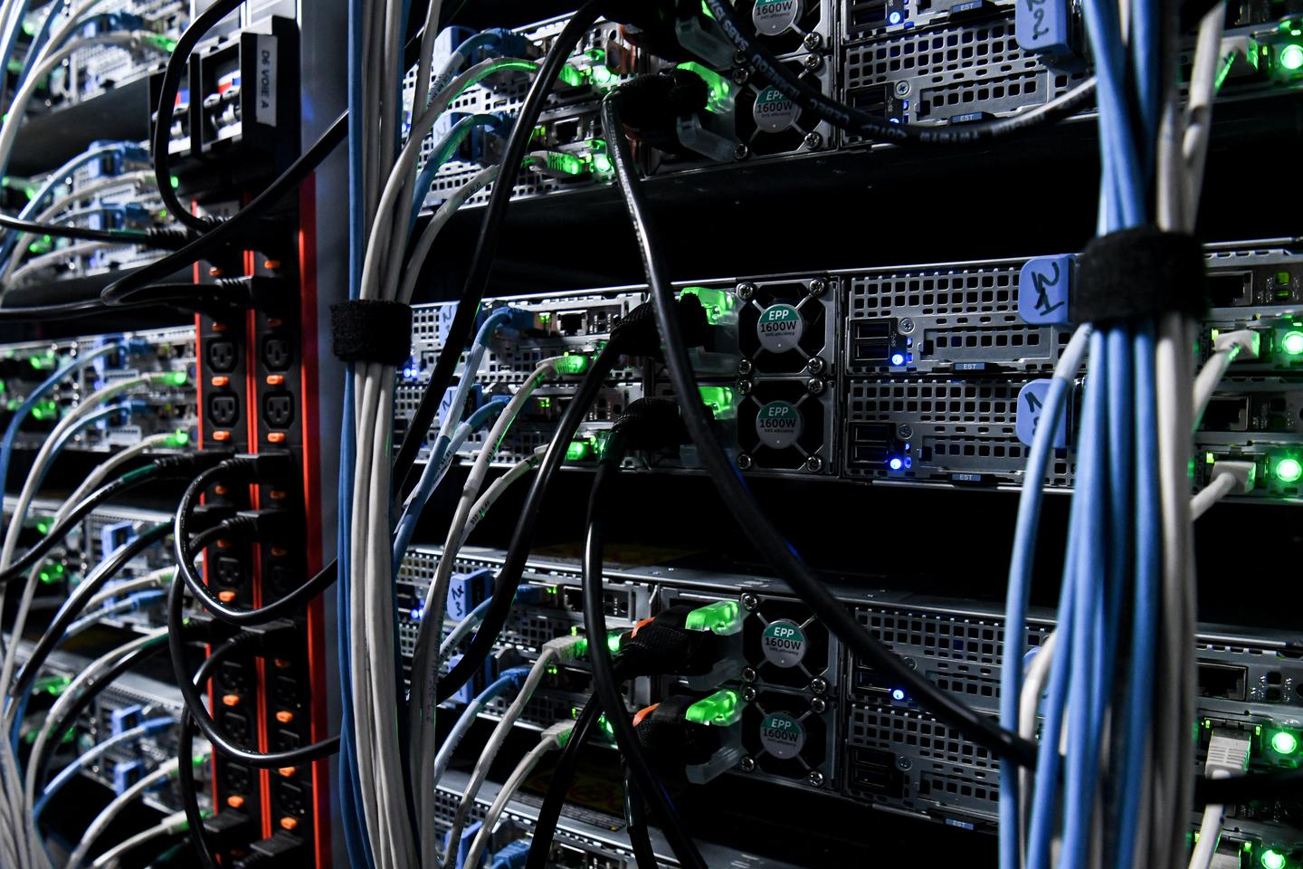 Trump announces $20 bn Emirati investment in US data centers