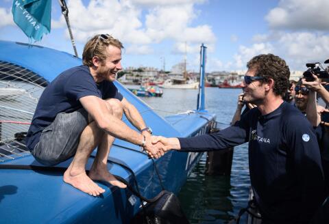 French skipper of the Ultim multihull Gitana - Edmond de Rothschild and winner of the Route du Rhum solo sailing race Charles Caudrelier (R) shakes hands with French skipper of Ultim multihull SVR Lazartigue, Francois Gabart (L) after he placed second, on November 16, 2022, in Pointe-a-Pitre, in the French west indies. (Photo by LOIC VENANCE / AFP)