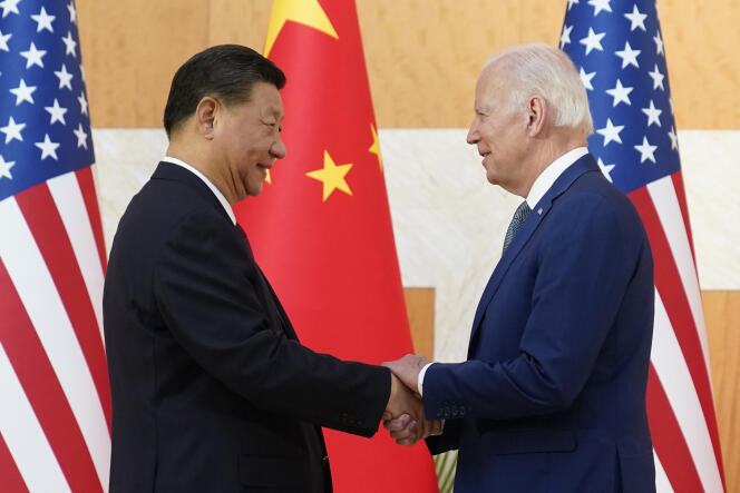 Handshake between Chinese and American presidents, Xi Jinping and Joe Bide, on November 14, in Bali.