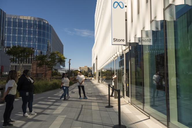 Frente a la Meta Store en Burlingame (California), 25 de octubre de 2022.