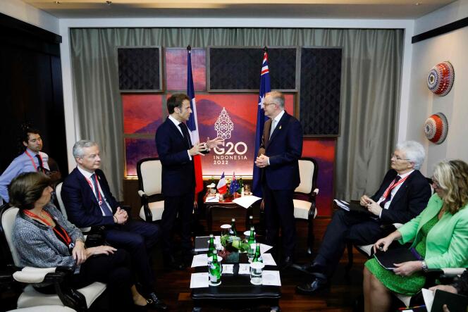 Emmanuel Macron, with Australian Prime Minister Anthony Albanese, on the sidelines of the G20 summit in Nusa Dua on the Indonesian island of Bali, November 16, 2022.