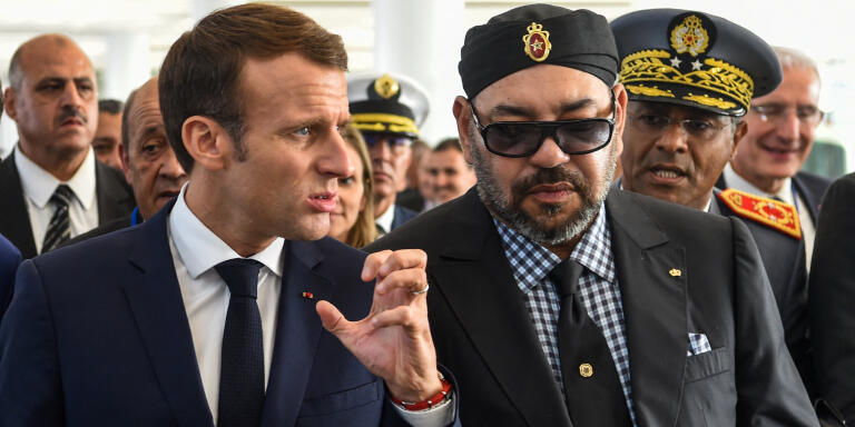 French President Emmanuel Macron (C-L) gestures as he speaks with Morocco's King Mohamed VI (C-R) upon their arrival at Rabat Agdal train station for the inauguration of a high-speed railway line on November 15, 2018. - French President Emmanuel Macron visits Morocco to take part in the inauguration of a high-speed railway line that boasts the fastest journey times in Africa or the Arab world. (Photo by FADEL SENNA / AFP)