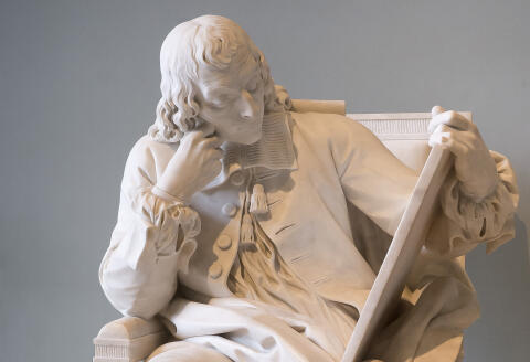France. Paris 1er arrondissement. Musée du Louvre. Département de la sculpture française. " Blaise Pascal " marbre de d' Augustin Pajou (1785)