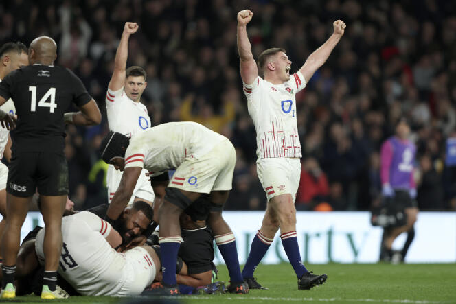 The English players let their joy burst after their teammate Will Stuart's try against New Zealand at Twickenham on November 19, 2022. 