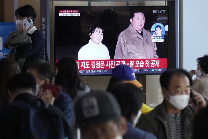 Extracto de la televisión norcoreana que muestra a Kim Jong-un, por primera vez acompañado de su hija.
