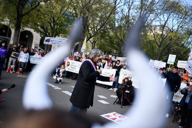 Deputy of La France Insoumise (LFI) Aymeric Caron delivers a speech during a demonstration by People for the Ethical Treatment of Animals (PETA), an animal rights group, against bullfighting, in Paris, November 19, 2022 . 