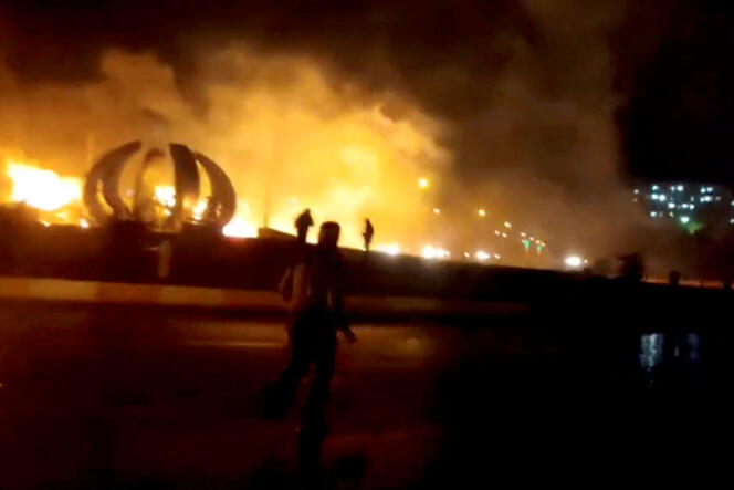 Los incendios tuvieron lugar en Fuladshahr (Irán), según una foto publicada en las redes sociales, el 17 de noviembre de 2022.