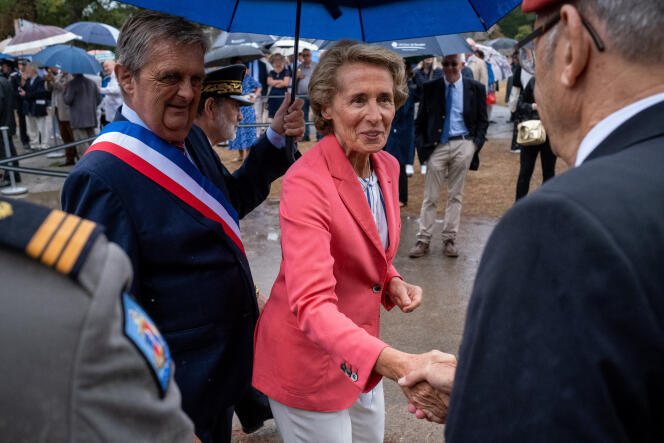 Caroline Cayeux, minister responsible for local authorities and former mayor of Beauvais, and the mayor of Saint-Malo Gilles Lurton, in Saint-Malo on August 17, 2022. 