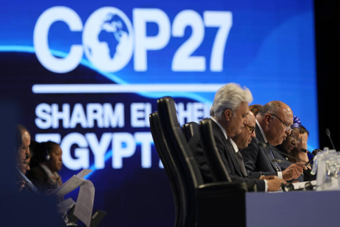 Sameh Shoukry, presidente de la COP27, habla durante la sesión de clausura en Sharm-El-Sheikh, Egipto, el 20 de noviembre de 2022. 