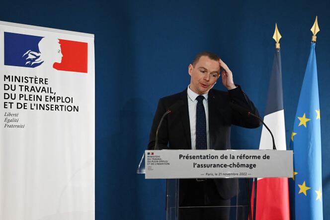 Le ministre du travail, Olivier Dussopt, dévoile les nouvelles règles d’indemnisation de l’assurance-chômage lors d’une conférence de presse, à Paris, le 21 novembre 2022. 