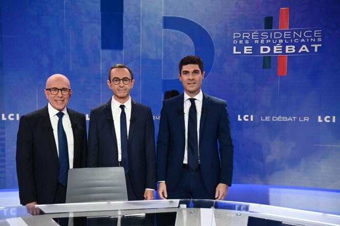 The presidential candidates of the Les Républicains (LR) party, from left to right Eric Ciotti, Bruno Retailleau and Aurélien Pradié, pose on the TV set before the debate organized by the LCI channel on November 21, 2022.