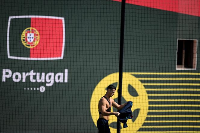 Cristiano Ronaldo, lors d’un entraînement du Portugal, le 21 novembre 2022 à Al-Samriya (Qatar).