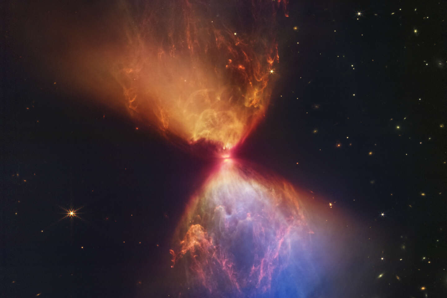 Teleskop Jamesa Webba uchwycił kosmiczną klepsydrę