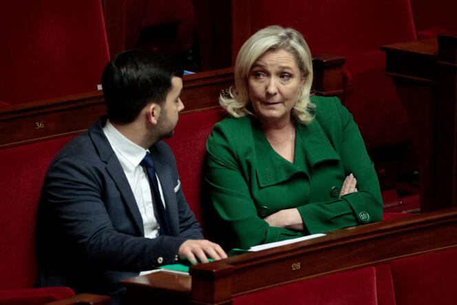 The president of the National Rally group in the National Assembly, Marine Le Pen, discusses with the deputy RN Jean-Philippe Tanguy, on the benches of the Hemicycle, November 21, 2022.