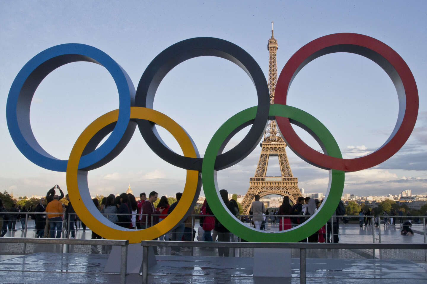 Paris 2024 - Comité d'organisation des Jeux Olympiques et Paralympiques de  2024 sur LinkedIn : Notre mascotte Phryge Olympique vous souhaite une bonne  journée et de…