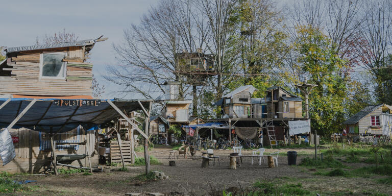 According to police, around 100 climate activists are living in tents, caravans and tree houses in the largely abandoned village of Lützerath. They want to prevent Lützerath from being dredged for open-cast lignite mining.