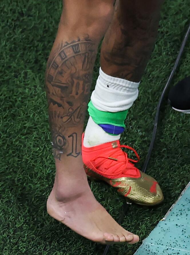 Neymar's swollen ankle, at the Lusail stadium, in Qatar, on November 24, 2022.