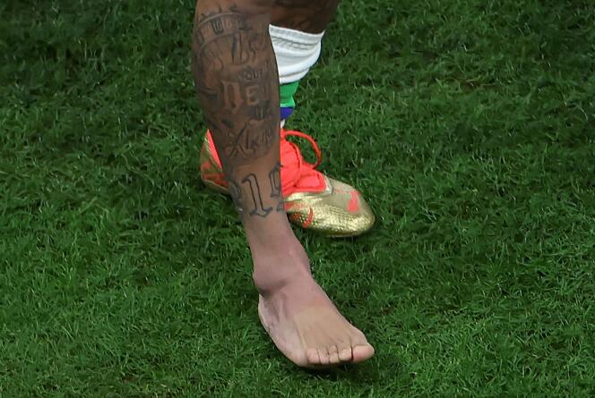 Neymar's swollen ankle, at the Lusail Stadium, Qatar, on November 24, 2022.