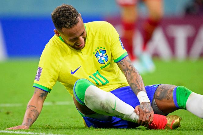 Neymar brasileño, durante el partido de fútbol entre Brasil y Serbia, en el estadio Lusail, en Qatar, el 24 de noviembre de 2022.