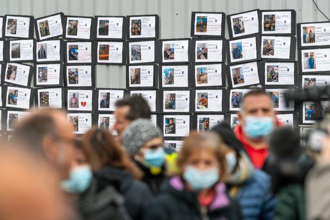 Le 30 novembre 2021 , les portraits des salariés « sacrifiés » de la SAM étaient affichés à l’entrée du site.