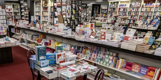 Du BookTok aux succès de librairie, les romances LGBT+ deviennent un genre à part entière