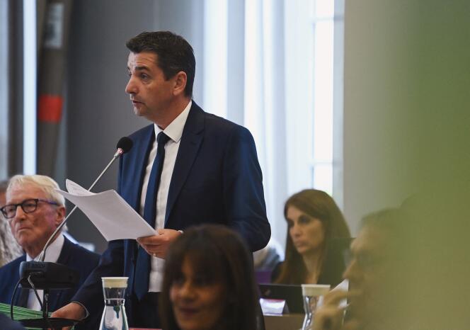 Le maire de Saint-Etienne, Gaël Perdriau, exclu du parti Les Républicains, s’exprime lors d’un conseil municipal, le 26 septembre 2022.
