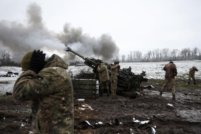 Fuego ucraniano hacia posiciones rusas en la línea del frente en el este de Ucrania, 23 de noviembre de 2022.