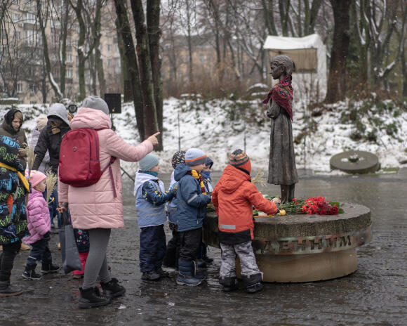 Une statue commémorative de l'Holodomor à Kiev, le 26 novembre.