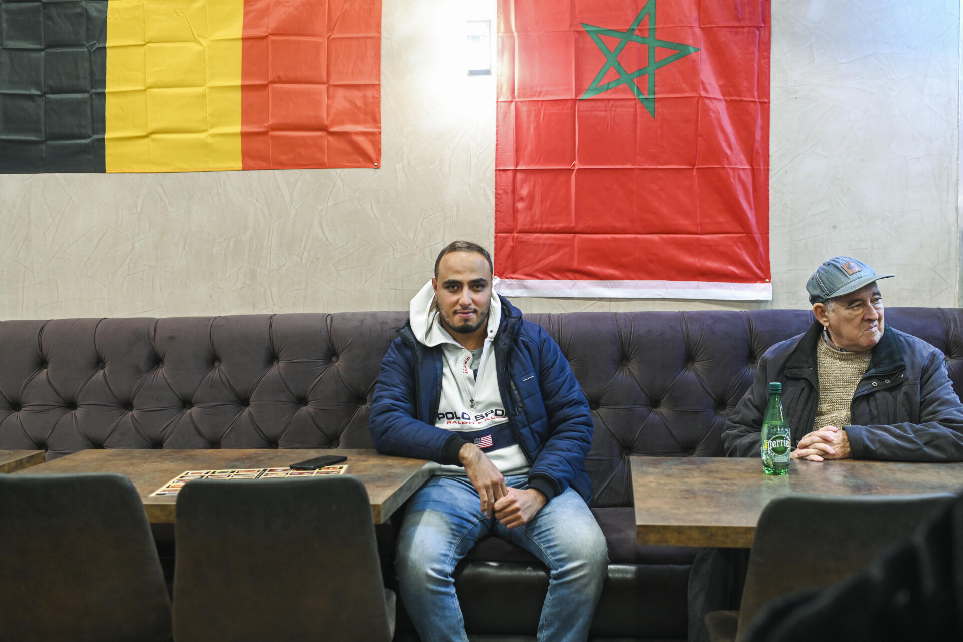Anouar Bensaid, fan de l'équipe du Maroc, au café Tétouan, à Bruxelles, Belgique, le 19 novembre 2022.