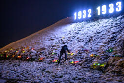 A l’entrée du Mémorial aux victimes de l’Holodomor, à Kiev, le 26 novembre 2022.