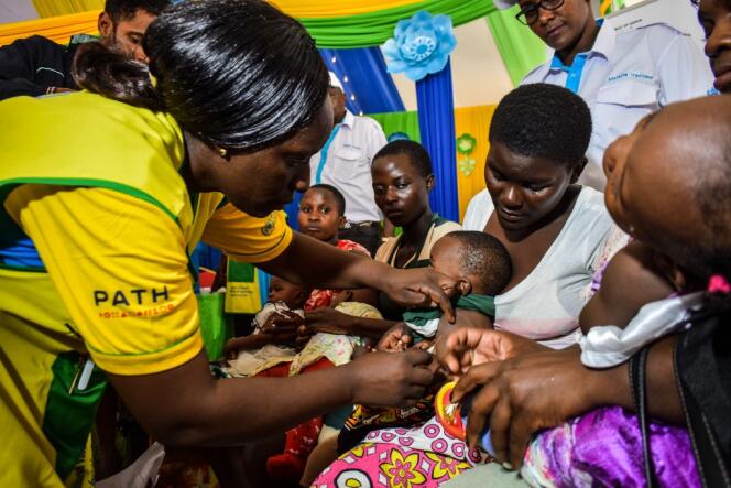 Vaccination contre le paludisme à Ndhiwa, dans l’ouest du Kenya, le 13 septembre 2019, lors du lancement du vaccin Mosquirix dans le pays.