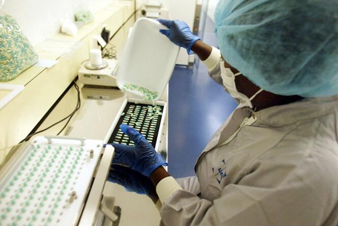 Dans l’usine pharmaceutique Sogafam, au Gabon, le 4 mars 2005, à Owendo, au sud de Libreville.
