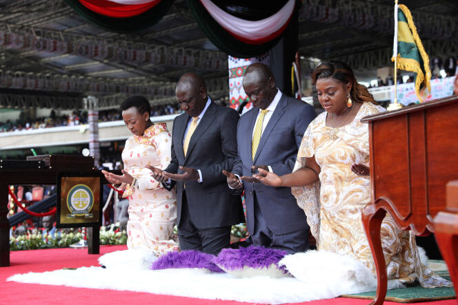 Lors de la cérémonie d’investiture du nouveau chef de l’Etat kényan, le 13 septembre 2022, à Nairobi (de g. à dr.) : la première dame Rachel Ruto, le président William Ruto, son vice-président Rigathi Gachagua et son épouse Dorcas Gachagua.