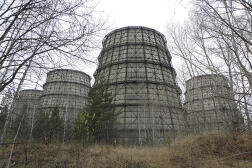 Les tours de refroidissement de l’usine de Seversk, en Sibérie (Russie), le 2 novembre 2010.
